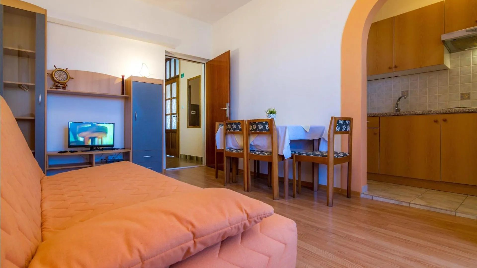 1 Bedroom Lovely Apartment In Barbat Na Rabu